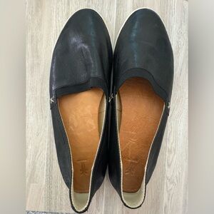 Frye Melanie leather flats💜